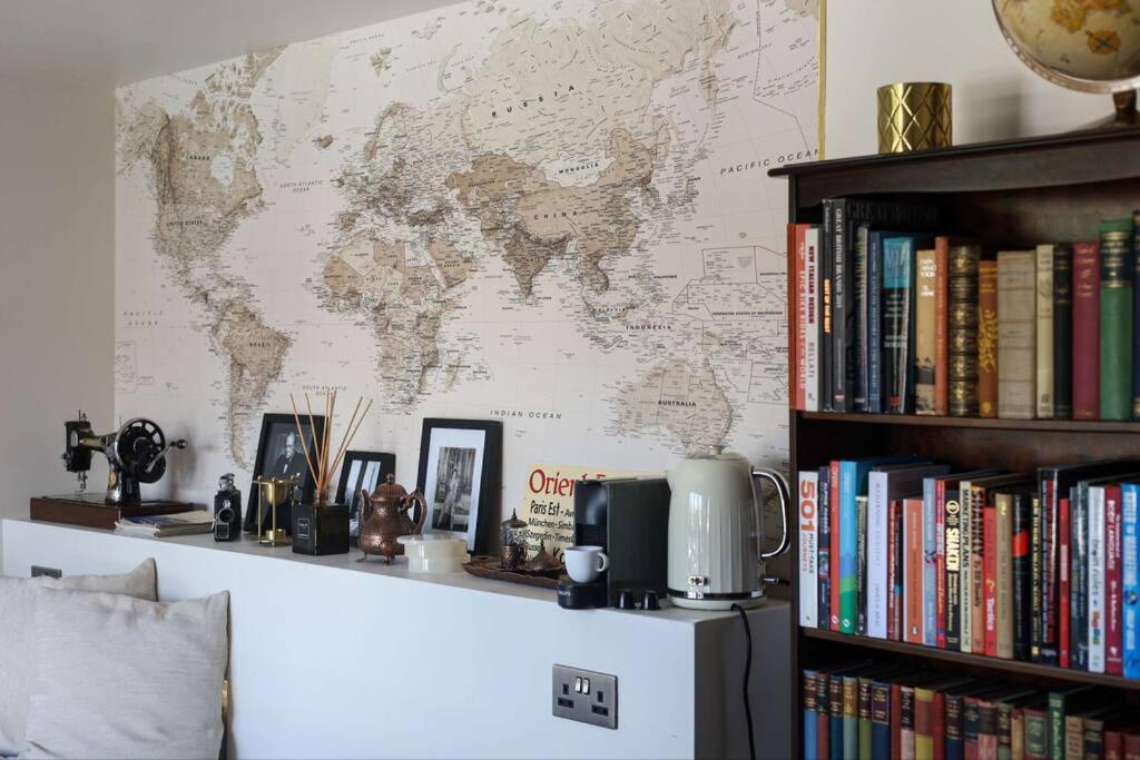 Luxurious With Desk & Mini Library Appartement *